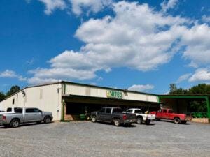 United Ag & Turf De Queen